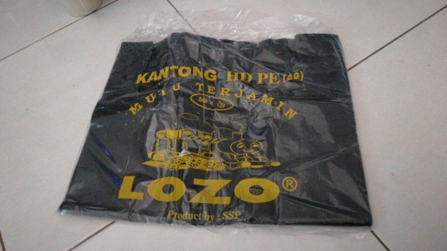 Kantong Plastik Hd Lozo Hitam Uk 17-40