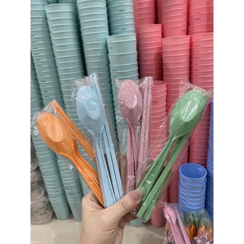 sendok makan plastik set / sendok garpu sumpit set plastik / souvenir sendok set