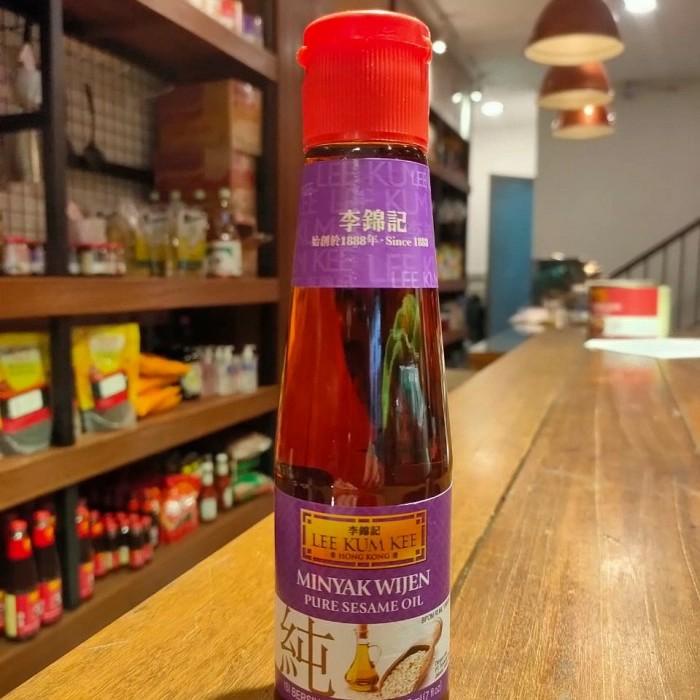 

Lee Kum Kee Minyak Wijen Pure Sesame Oil 207 Ml 022