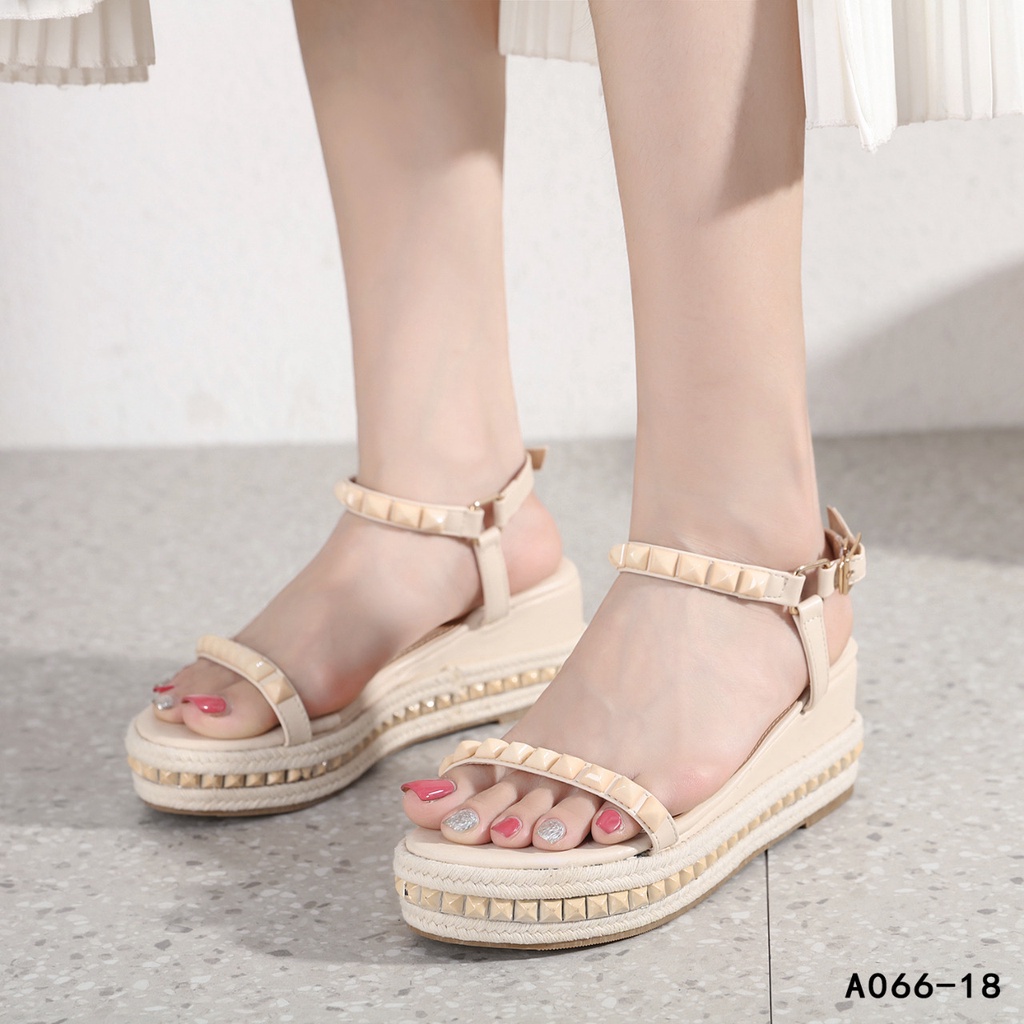 CL Pyraclou Wedges A066-18