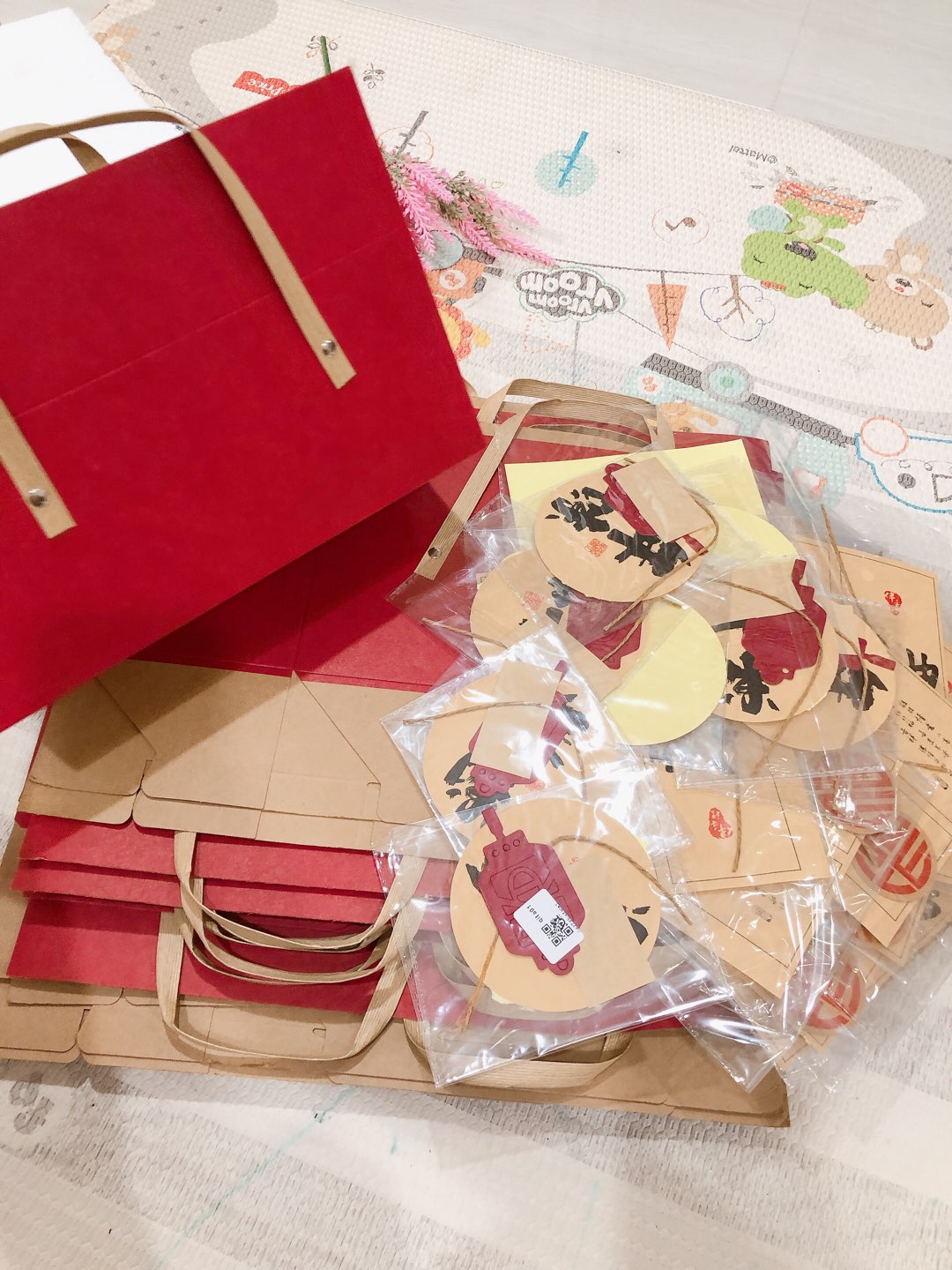 2021 New Year New Year Gift Box Portable Snowflake Cookie Box New Year Nougat Mooncake Pastry Packaging Paper Box【ready Stock】