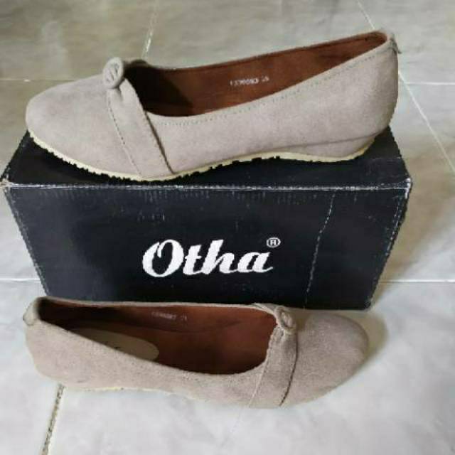 SEPATU OTHA