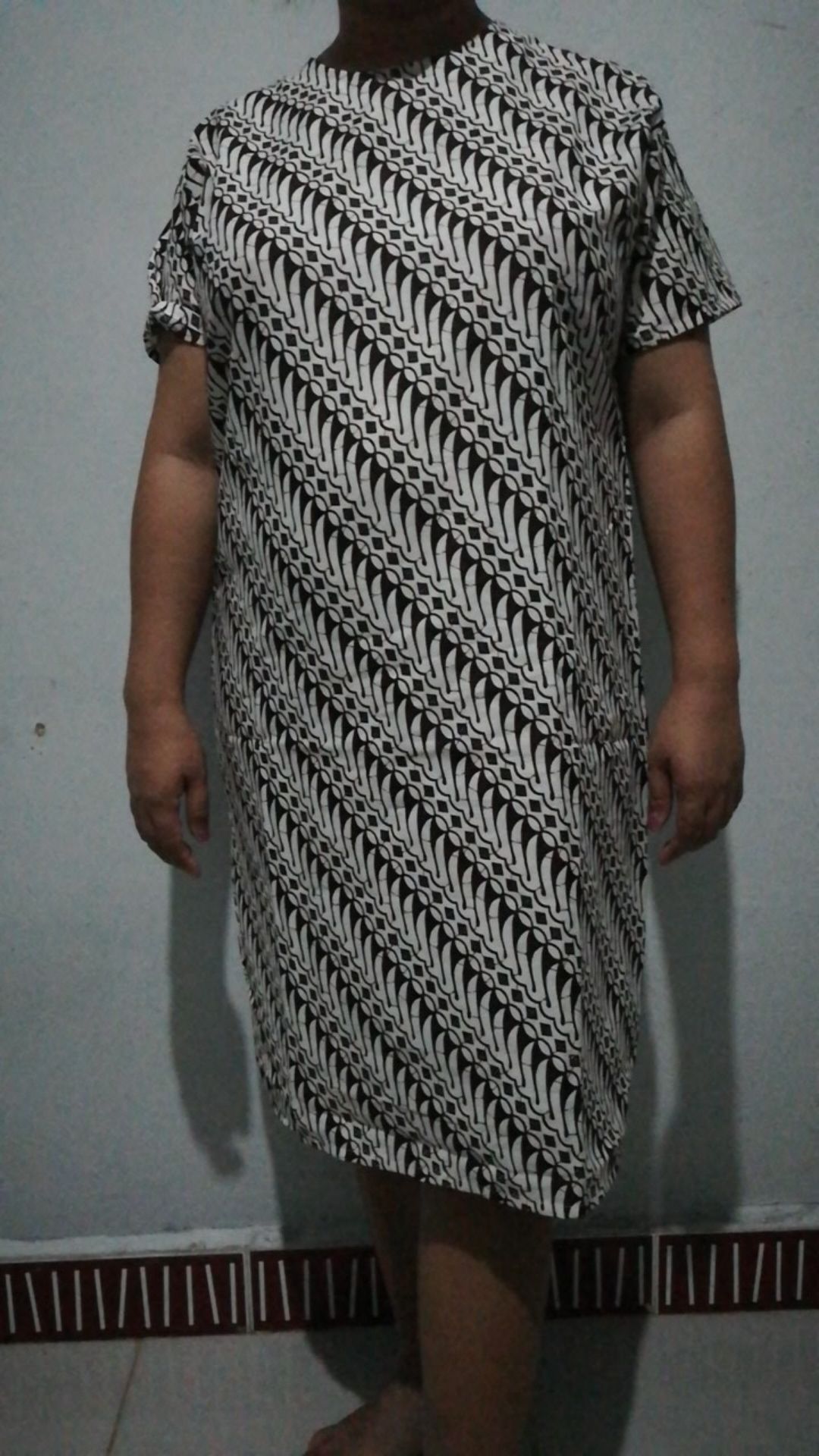 Pakaian Batik Wanita Jumbo Dress  Xxxxl / 4l Lengan Pendek Motif Putih Khas Jawa Solo Model Baru