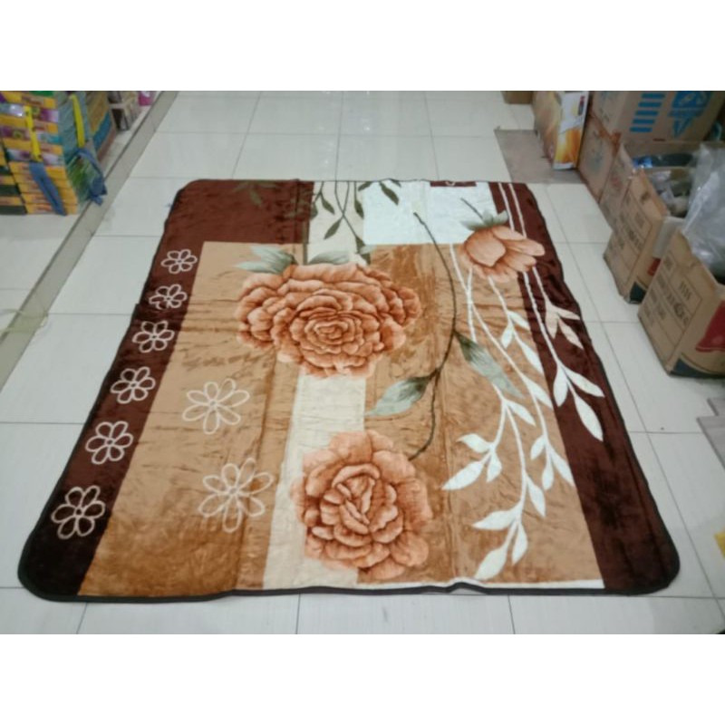 Selimut Champion Semi Jumbo Ukuran 180x210 cm Panel Halus Dan Tebal Kualitas Premium