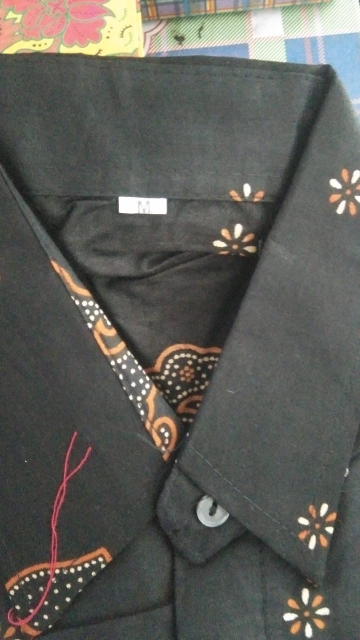 Kemeja Batik Pria Lengan Pendek Motif Kupu Awan