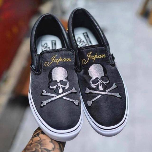 vans slip on mastermind