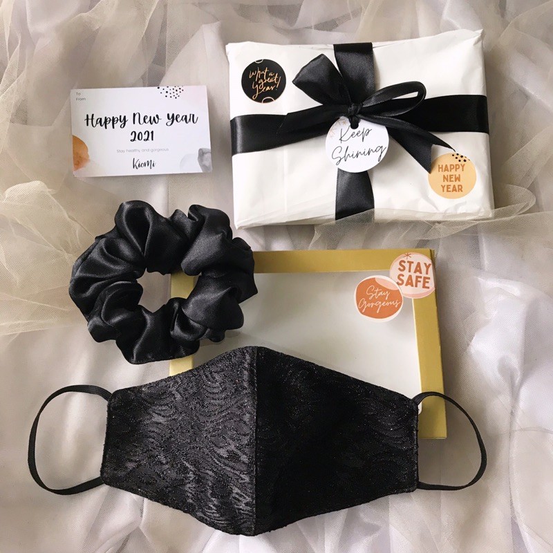 

1 set masker & scrunchie (new year / birthday edition) gift set | kado tahun baru | kado ulang tahun