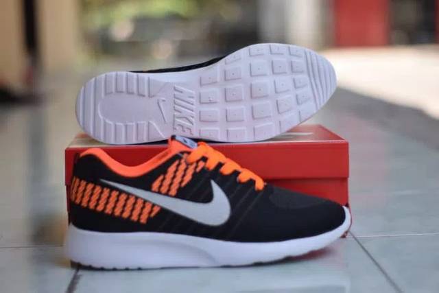 SEPATU SPORT NIKE AIRMAX RUNNING PRIA / SNEAKERS PRIA / WARNA ORANGE