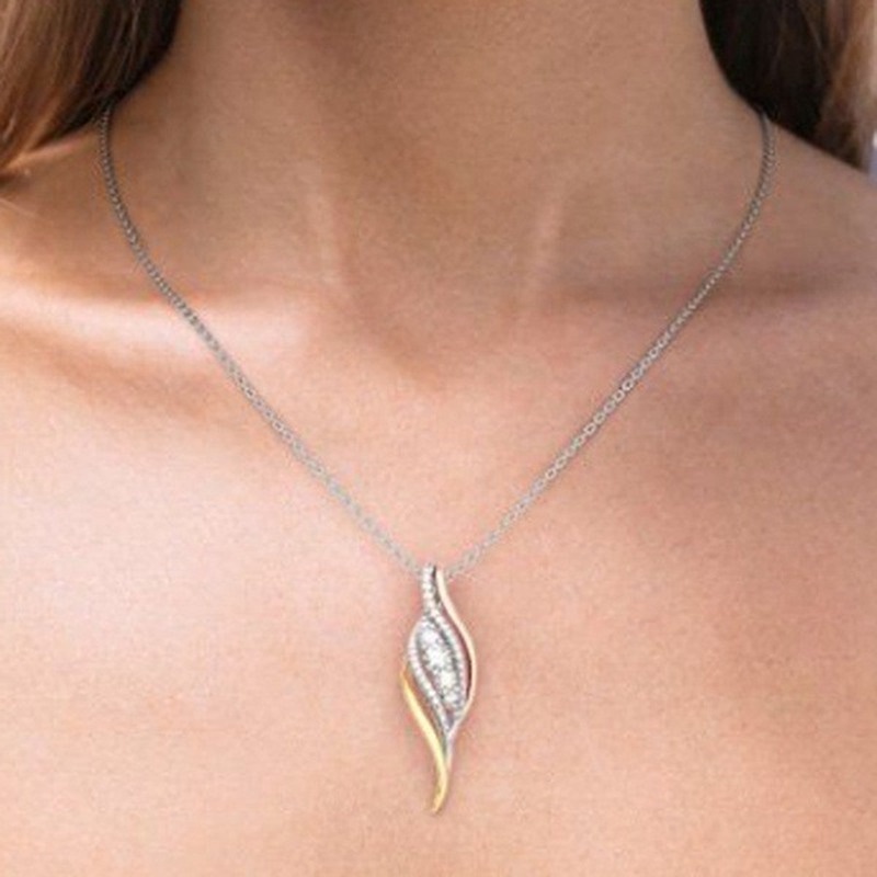 [Ready Stock]Fashion New Diamond Leaf Pendant Gold-Plated Necklace