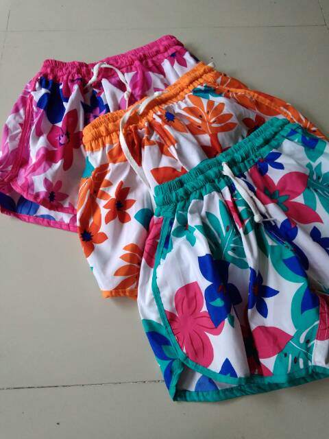 CELANA PENDEK BALI CELANA PANTAI FLORAL PENDEK CELANA PENDEK BALI CELANA PANTAI FLORAL PENDEK