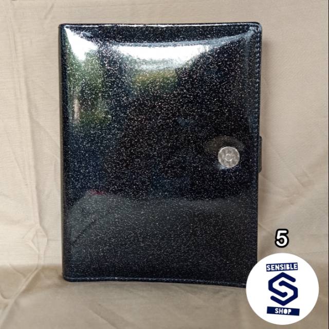 

Binder Glitter Glossy (Hitam)