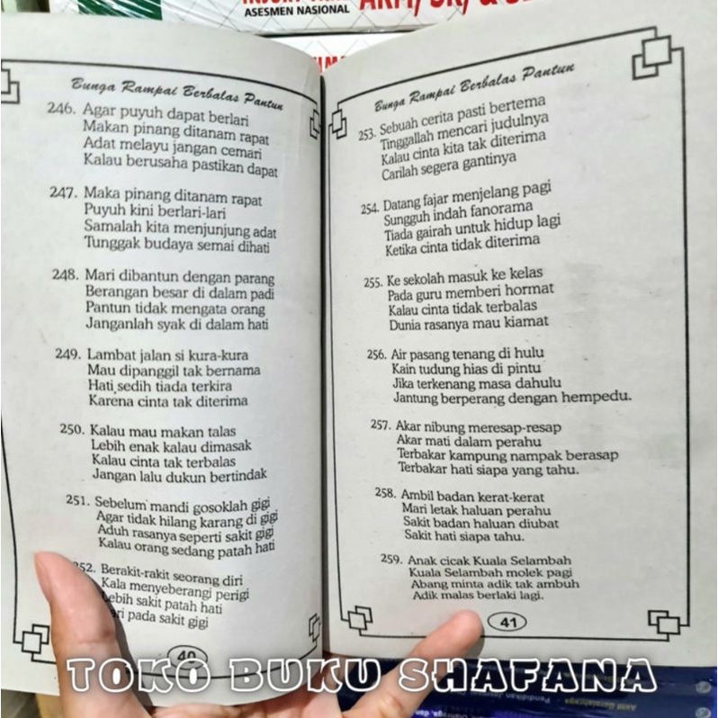 Buku Berbalas Pantun Remaja