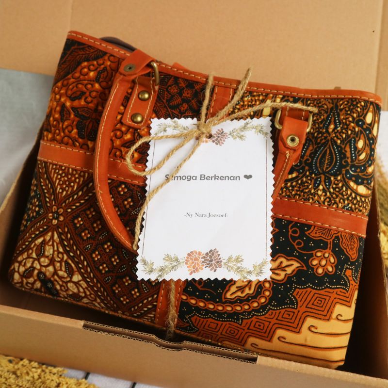 Hampers Handbag Webe Kulit Batik Perca/ Gift Graduation / Kado Ulang Tahun/ Hadiah Guru/ Birthday/ Wisuda/ Anniversary/ Sertijab