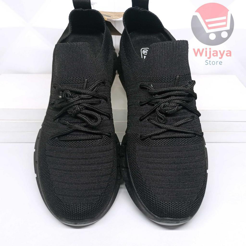 Sepatu Sneakers Rajut Import Hitam Putih 37-43 Cocok untuk Kegiatan Sekolah Kombinasi Kasual Penampilan yang Menarik Spike Lounch