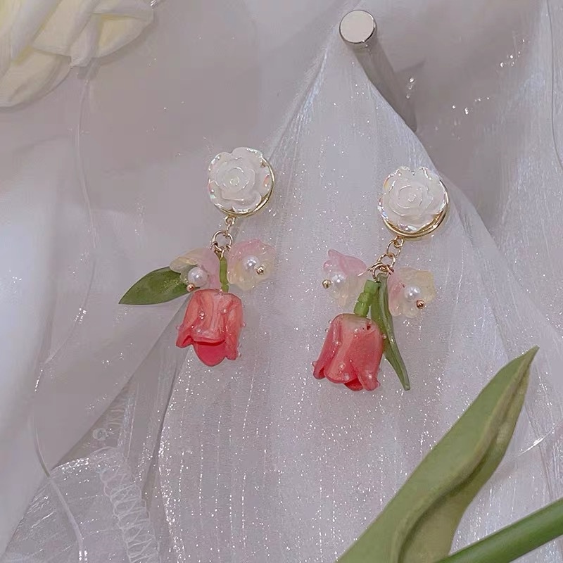 Anting Tusuk Motif Bunga Mawar Hias Mutiara Imitasi Simple Warna Pink Untuk Wanita