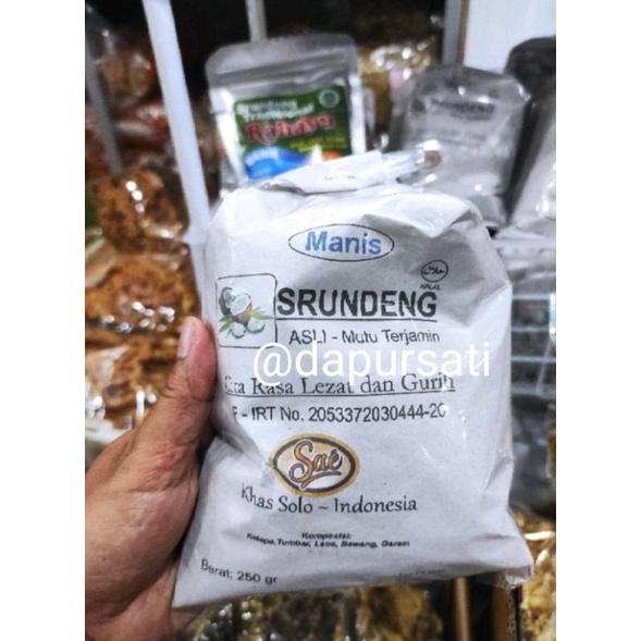 

SRUNDENG SERUNDENG KELAPA MANIS MAKANAN OLEH OLEH KHAS SOLO