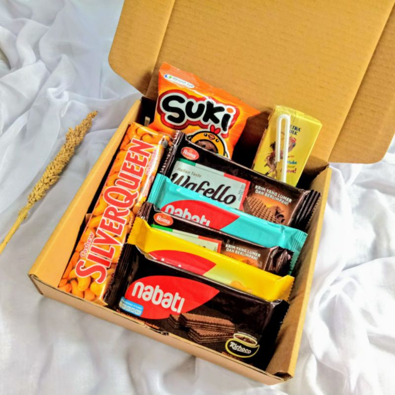 

Snack Box / Hampers Snack / Hadiah Cowok / Kado Cewek / Gift Box