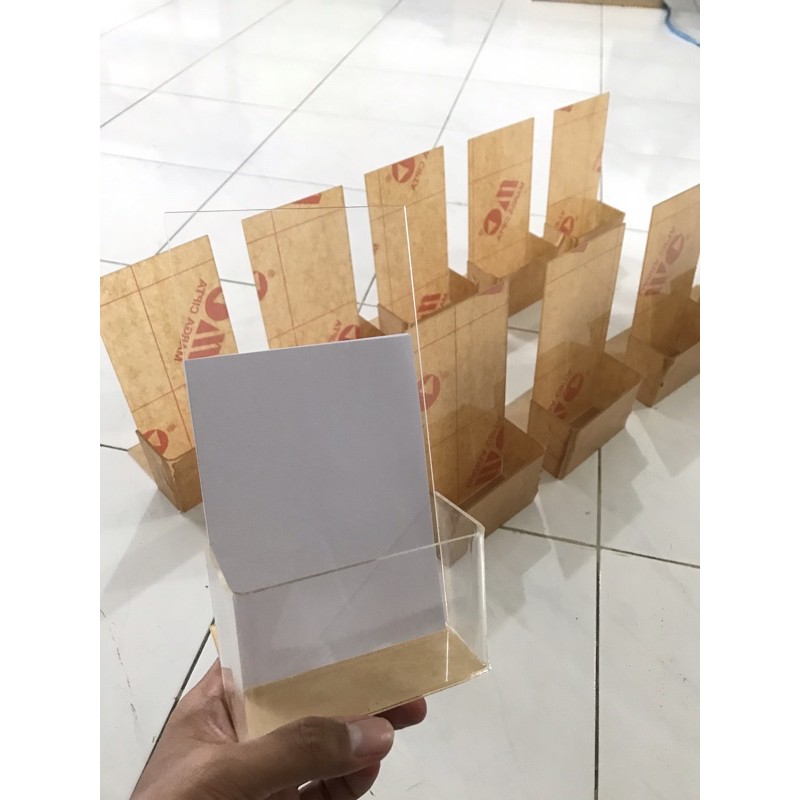 

Akrilik Brosur Kecil