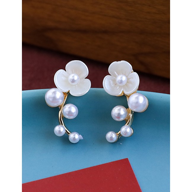 LRC Anting Tusuk Fashion Color Alloy Pearl Flower Stud Earrings K85858