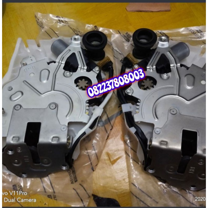 DOOR LOCK DOORLOCK PINTU TENGAH TOYOTA SIENTA ASLI ORIGINAL