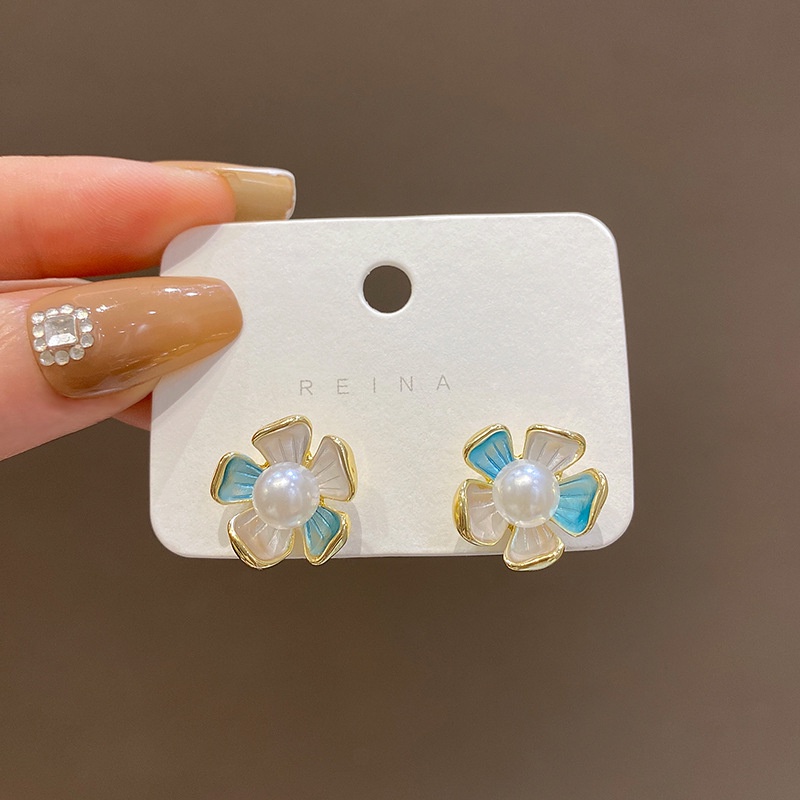 Anting Stud Bentuk Bunga Tiga Dimensi Aksen Mutiara Gaya Vintage Korea