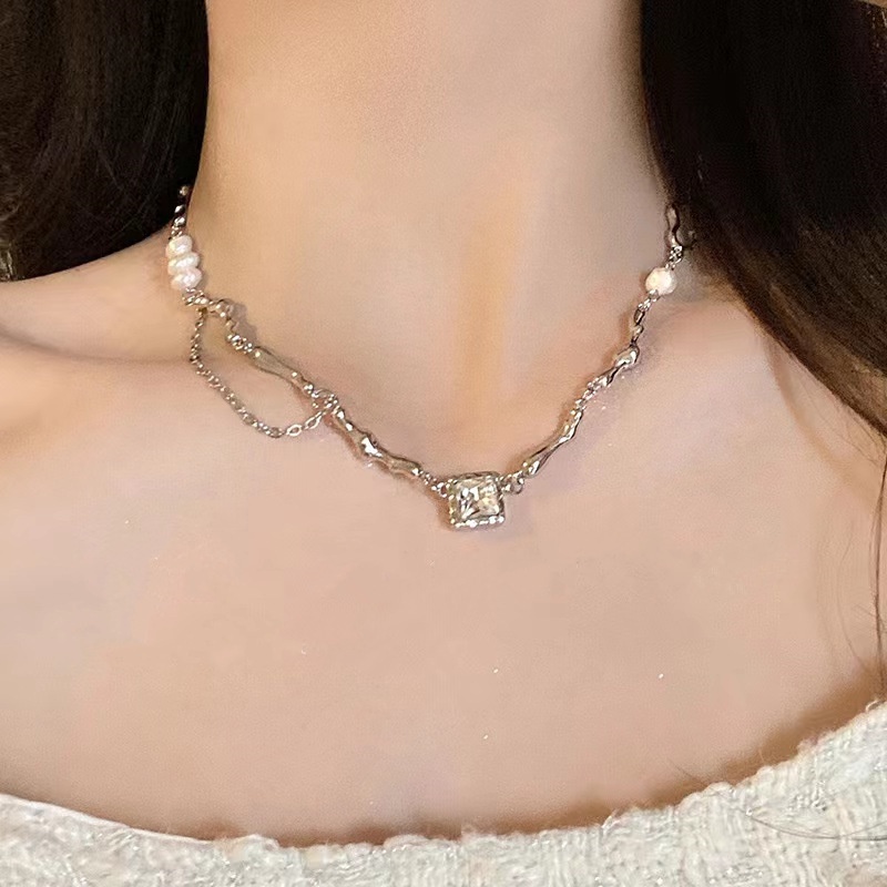 Kalung Rantai Tulang Selangka Bahan titanium steel Hias Mutiara Hitam Zirkon Gaya hip hop Untuk Wanita