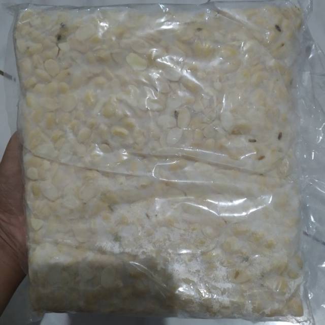 

Bismillah, ready tempe fresh, dibungkus plastik ya. Kualitas terjamin ❤ halal, sehat dan bergizi .