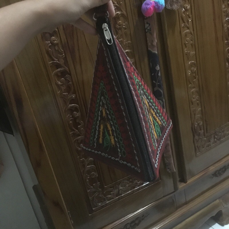 tas kerawang gayo (segitiga)