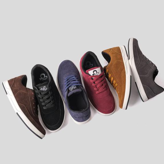 Sepatu Sneakers Suede Libra