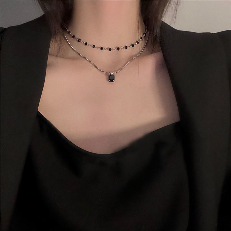 Kalung Rantai Tulang Selangka Model Lapis Ganda Aksen Batu Permata Hitam Untuk Wanita