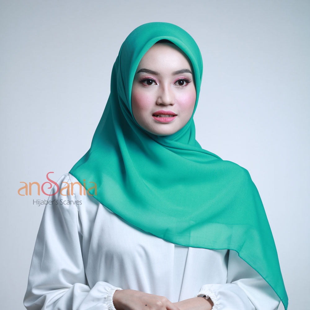 Ansania - Hijab Bella Square Ansania Kerudung Segi Empat Polos Seri Warna A / Xtra - Jilbab Pollycotton Premium Kerudung Segi Empat Hijab-Hijau Lumut Tua / xt