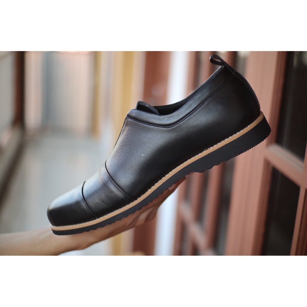 Sepatu pantofel casual slip on Model Chezni