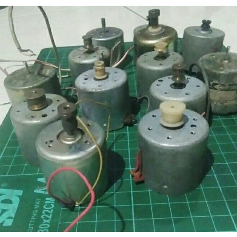 DC Motor tape 5/12vdc - 2800rpm body besar merek random .bisa untuk generator dll