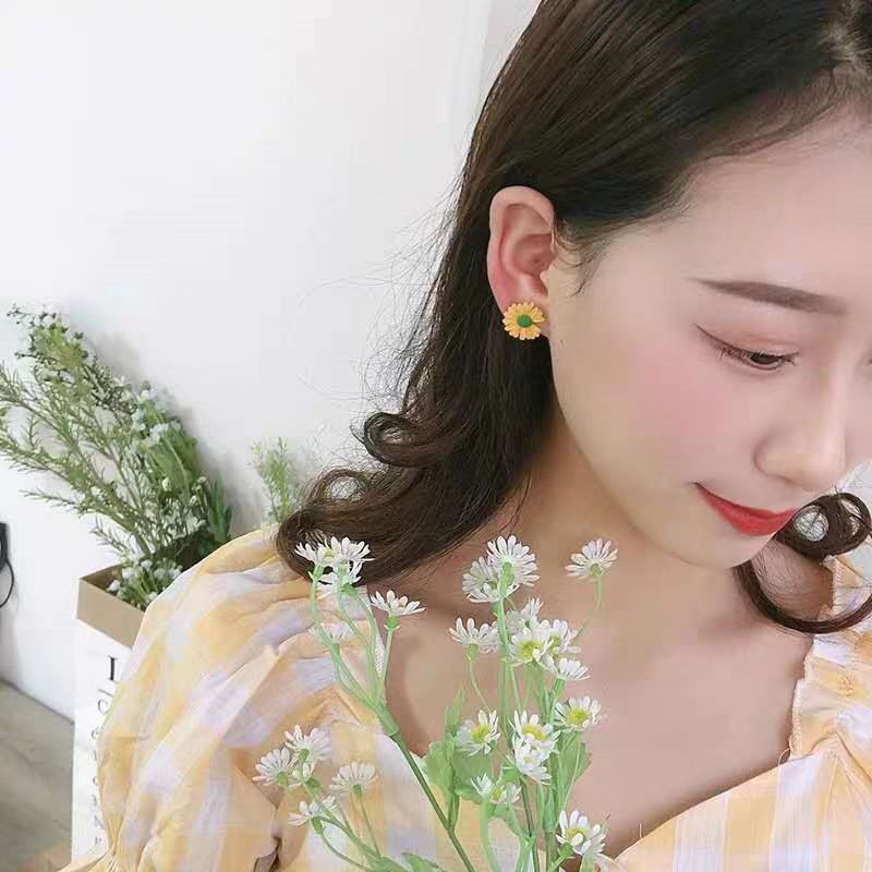 (Hello Girl)E41 Anting Wanita Stud Motif Bunga Daisy  Gaya Korea Import