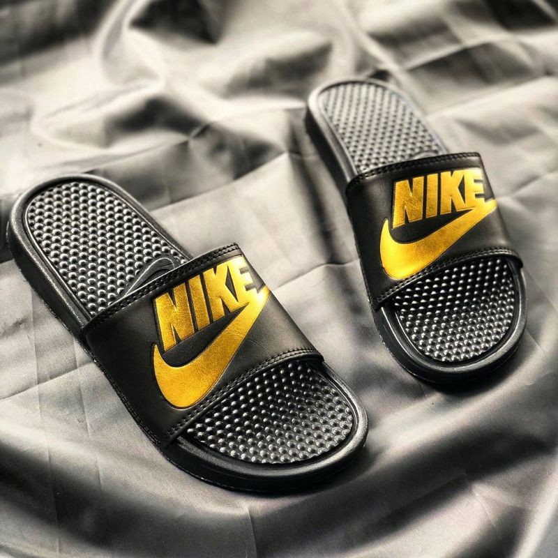 Sandal Nike Benassi Swoosh Grade ori Sendal Slop Pria Murah Nike FLIP-FLOP Benassi Slide sandal slop-Swoosh hitam-gold
