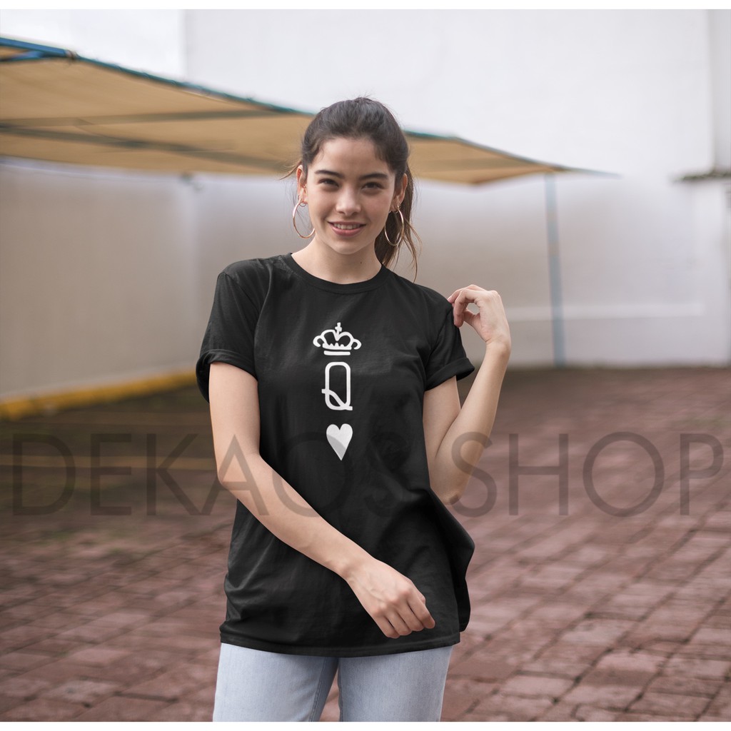 DEKAOS 104 KAOS UNISEX / BAJU KARTU / TSHIRT KARTU / BAJU CEWEK / KAOS CEWEK KARTU QUEEN
