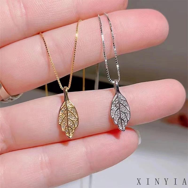 【Bayar di tempat】Kalung titanium wanita anti karat liontin daun emas bertatahkan berlian kristal perhiasan Korea