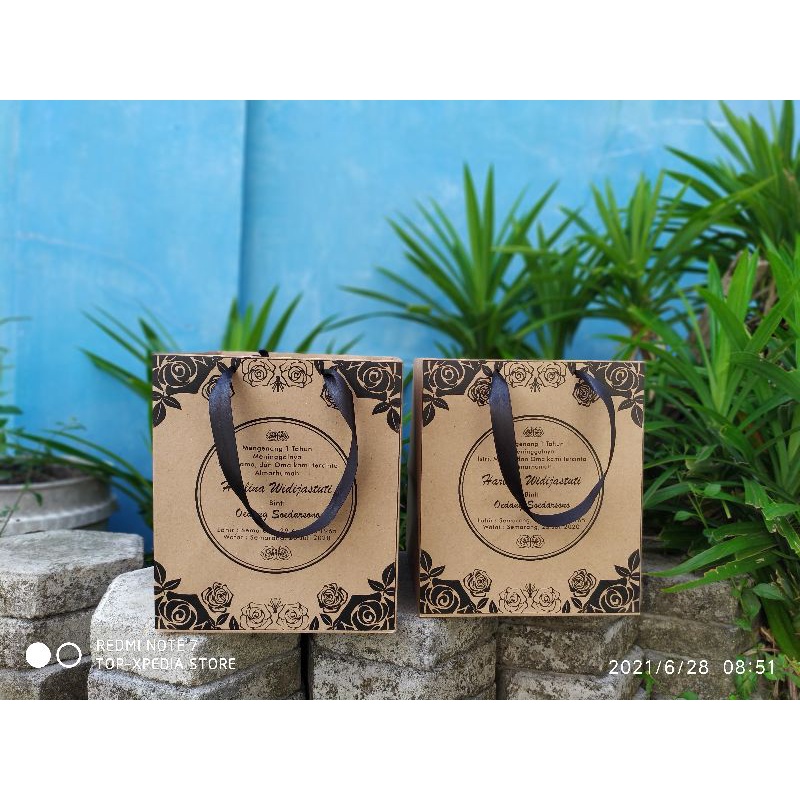 

Paperbag Box Nasi kraft coklat150gsm size P22 x L22 x T25 Free Desain
