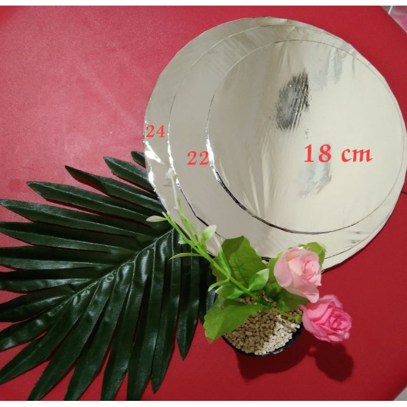

cake board/papan alas kue silver bulat 18 cm harga untuk 6 pcs
