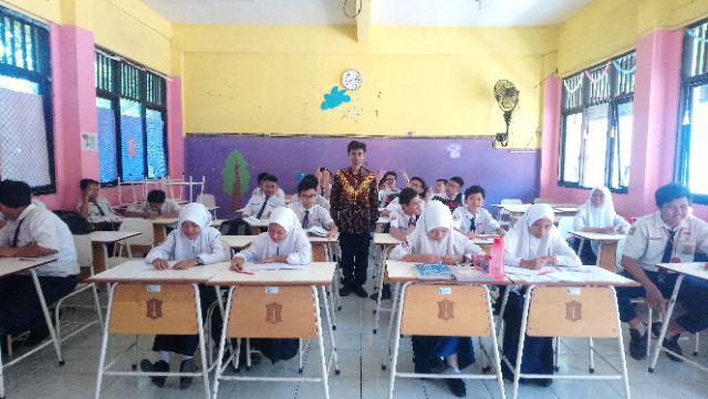 Kemeja Batik Pria Sogan Motif Seno Pola V Katun Halus