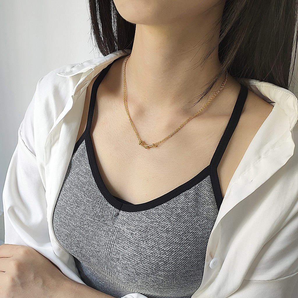 Fashion Double-layer Rantai Halus Kalung Gesper Tapal Kuda Bintang Akal Sehat Dengan Kalung Paduan Yang Sama