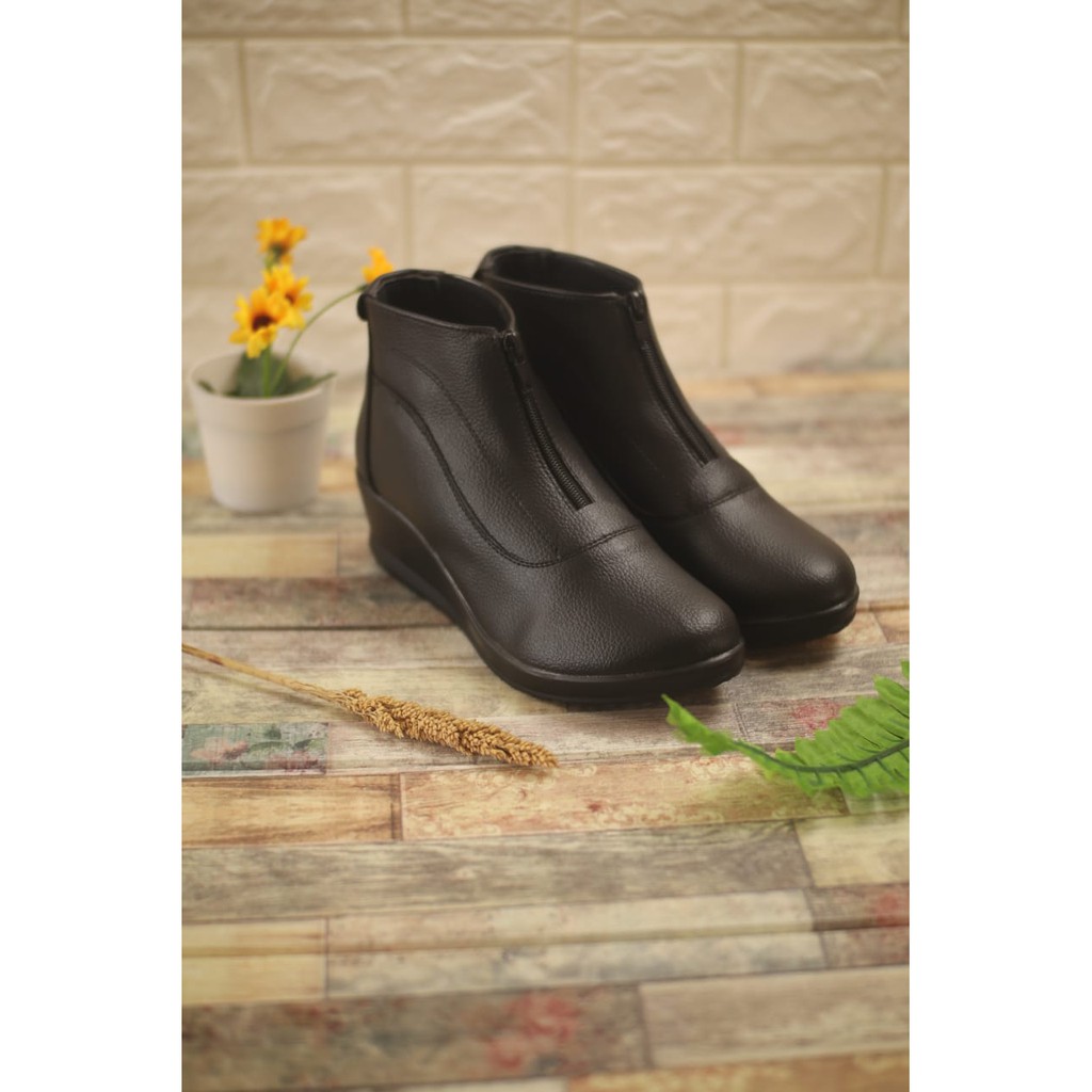 Boots Kerja Wanita / Boots Wedges Erina Premium Quality By Etnik Shoes