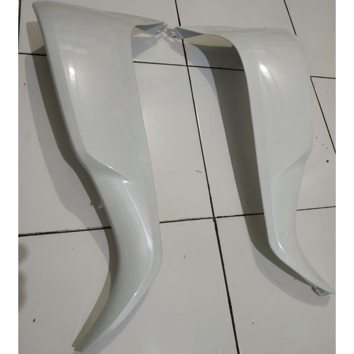 Sayap Luar Shogun FL125 warna Putih Sepasang