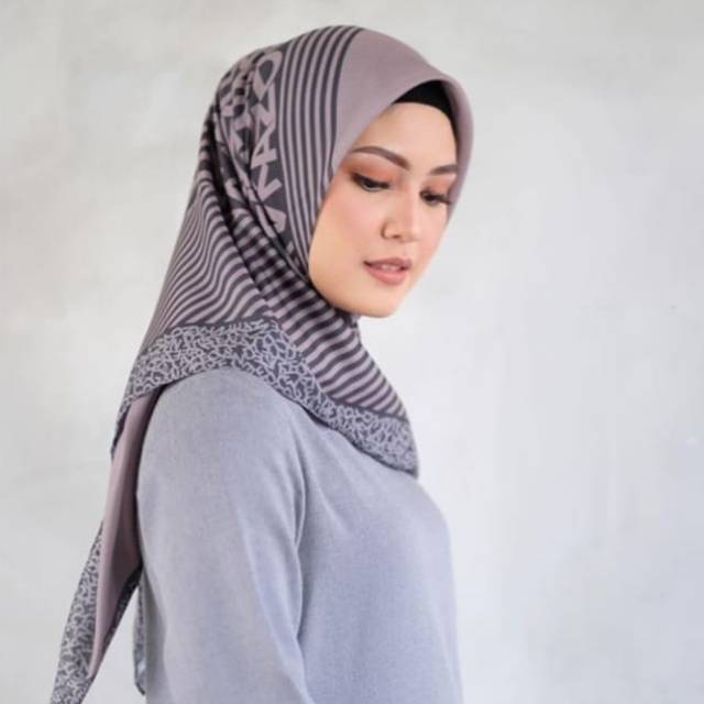 Hijab Segiempat Motif Deenay Brief | Kerudung Segiempat Motif Deenay | Jilbab Denay