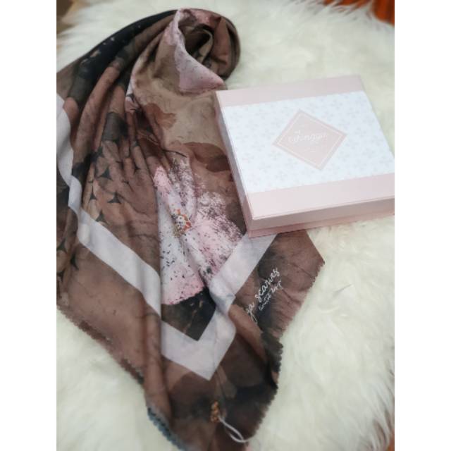 Jingga scarf motif