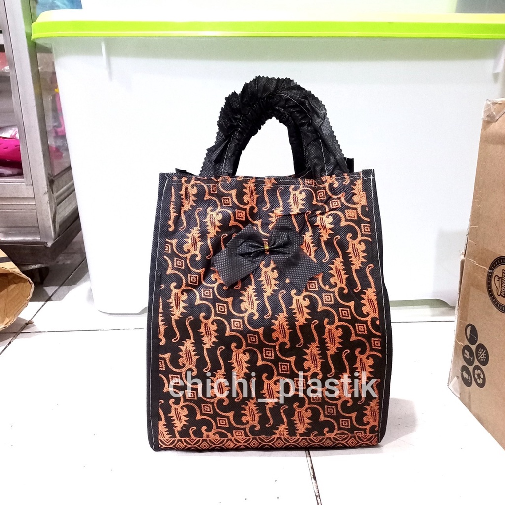 tas hajatan spunbond nindy batik 22 lusinan