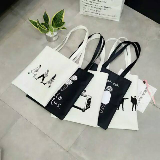 

Tote bag bisa unt membawa map ukuran A4 dan folio
