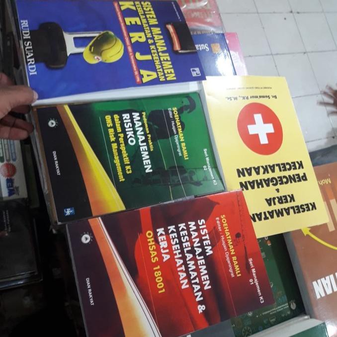 

4 buku manajemen keselamatan kerja