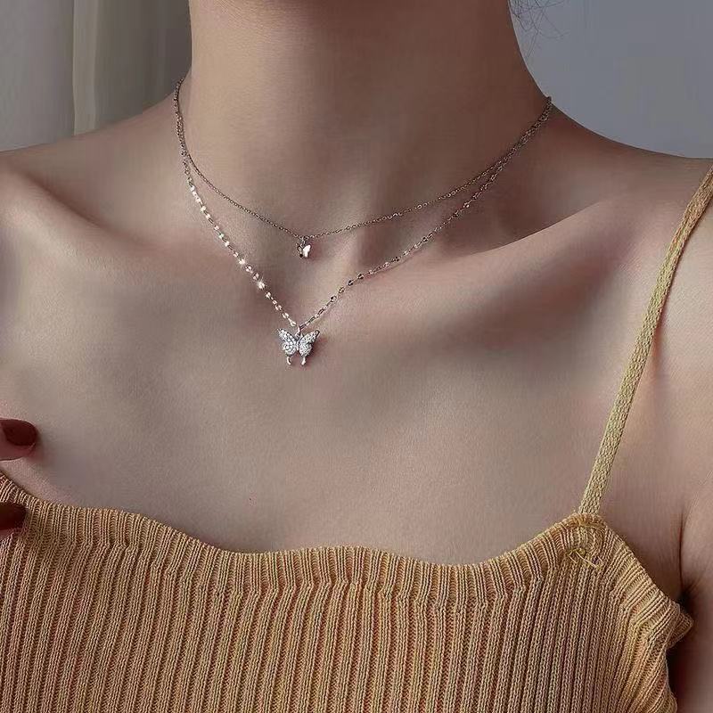 Kalung Double Layer Dengan Liontin Butterfly Aksen Berlian Untuk Wanita