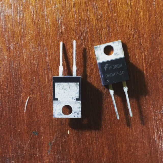 Dioda Ultrafast Hyperfast Soft Recovery RHRP1560 MUR1560 MUR RHRP 1560 15A 600V